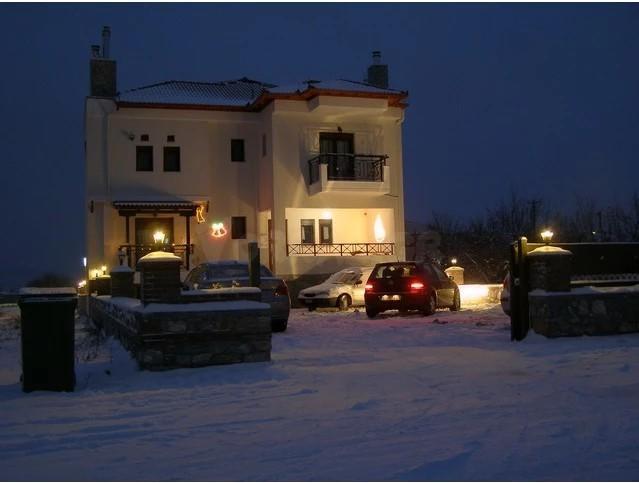 Guesthouse 4 Seasons Arnissa Екстер'єр фото